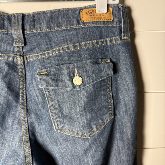 Signature By Levi Strauss & Co. Women's Denim Bermuda Shorts Size Misses 10 - Picture 4 of 6